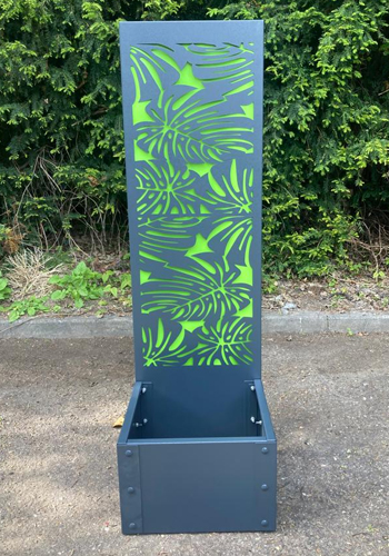 Leaf Garden Privacy Screen with Slim Planter