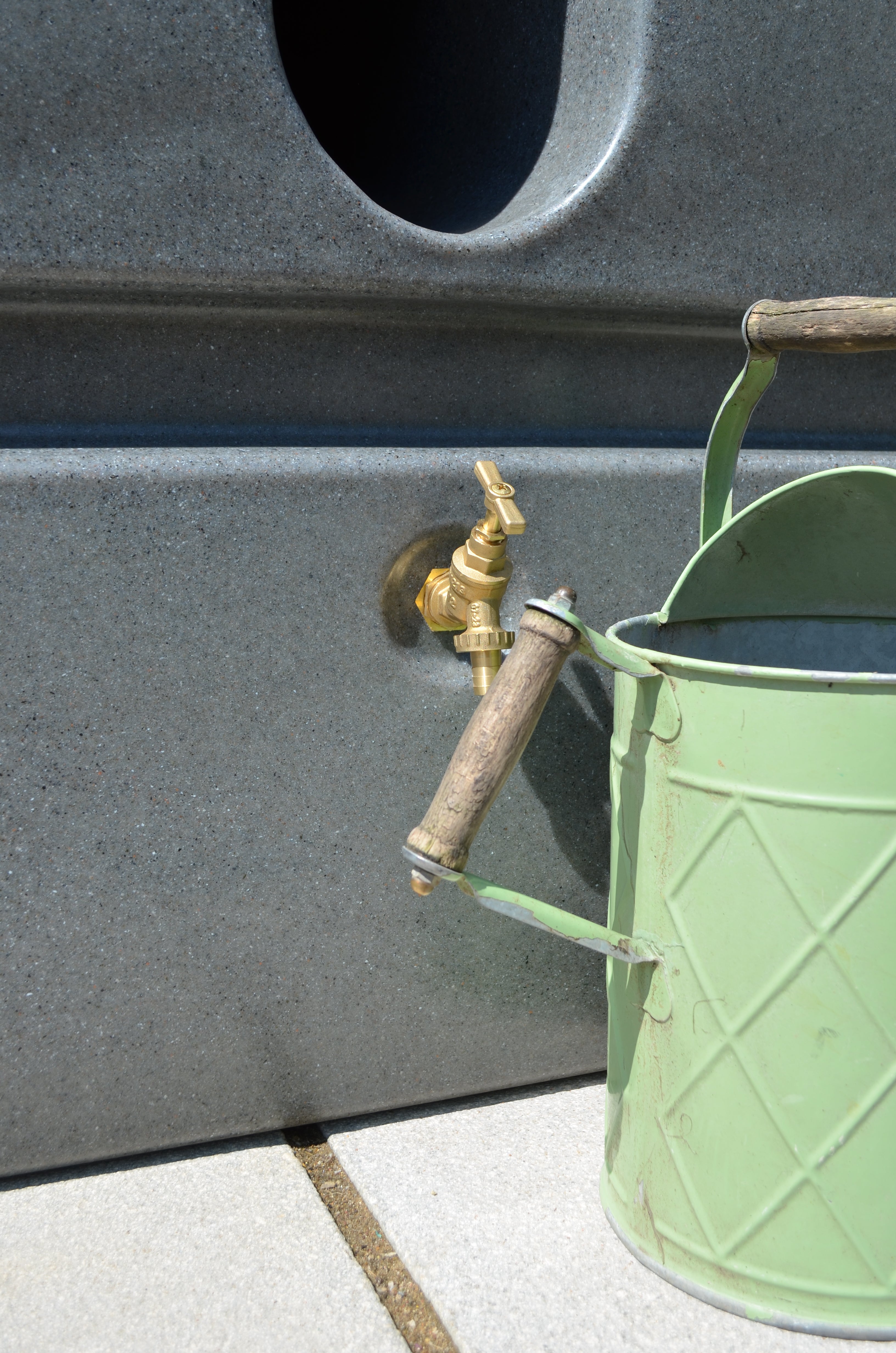 1200 Litre Water Butt in Millstone