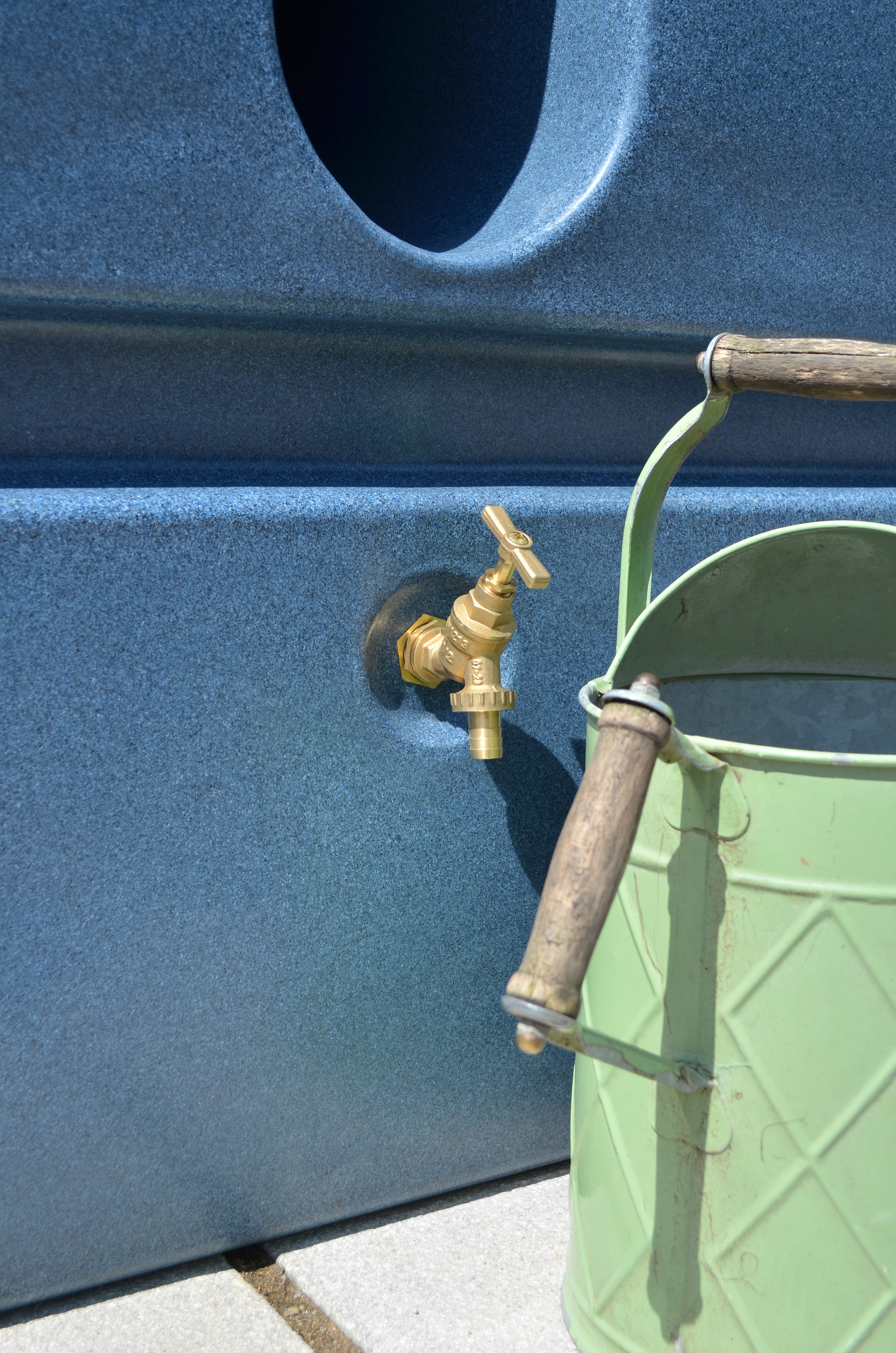 1200 Litre Water Butt in Blue Marble