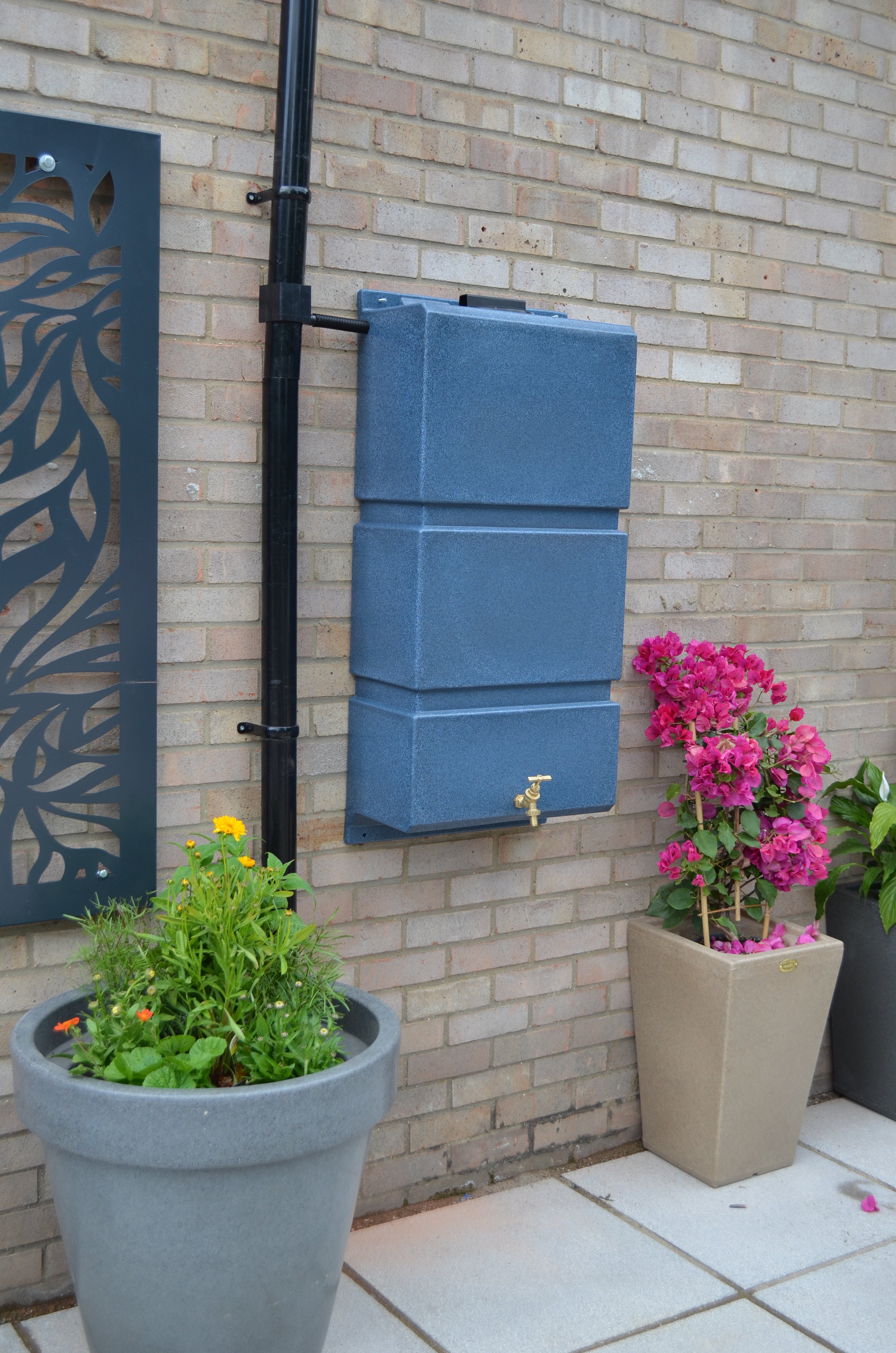 100 Litre Wall Mounted Water Butts - Blue Marble
