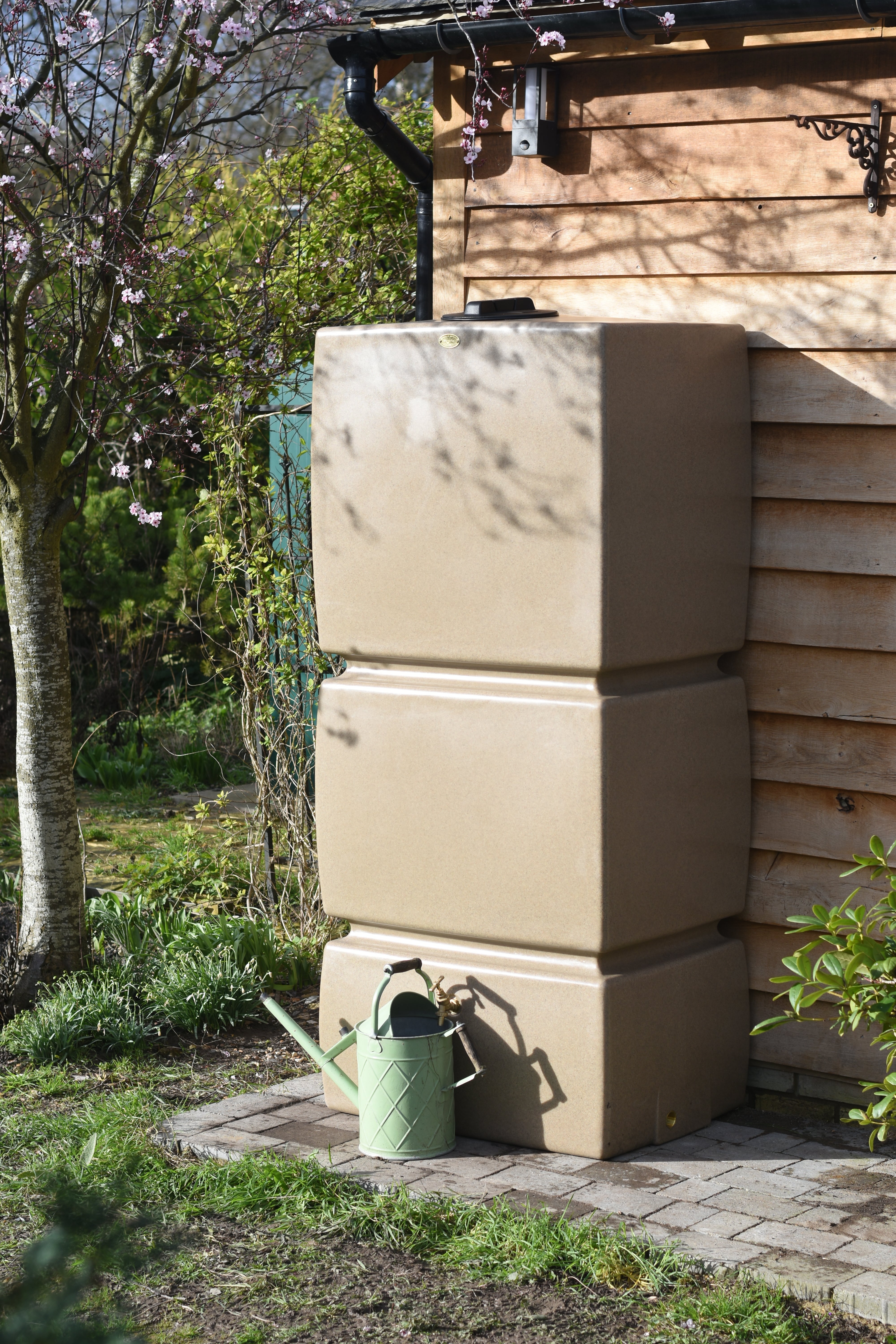 825 Litre Pillar Water Butt in Sandstone