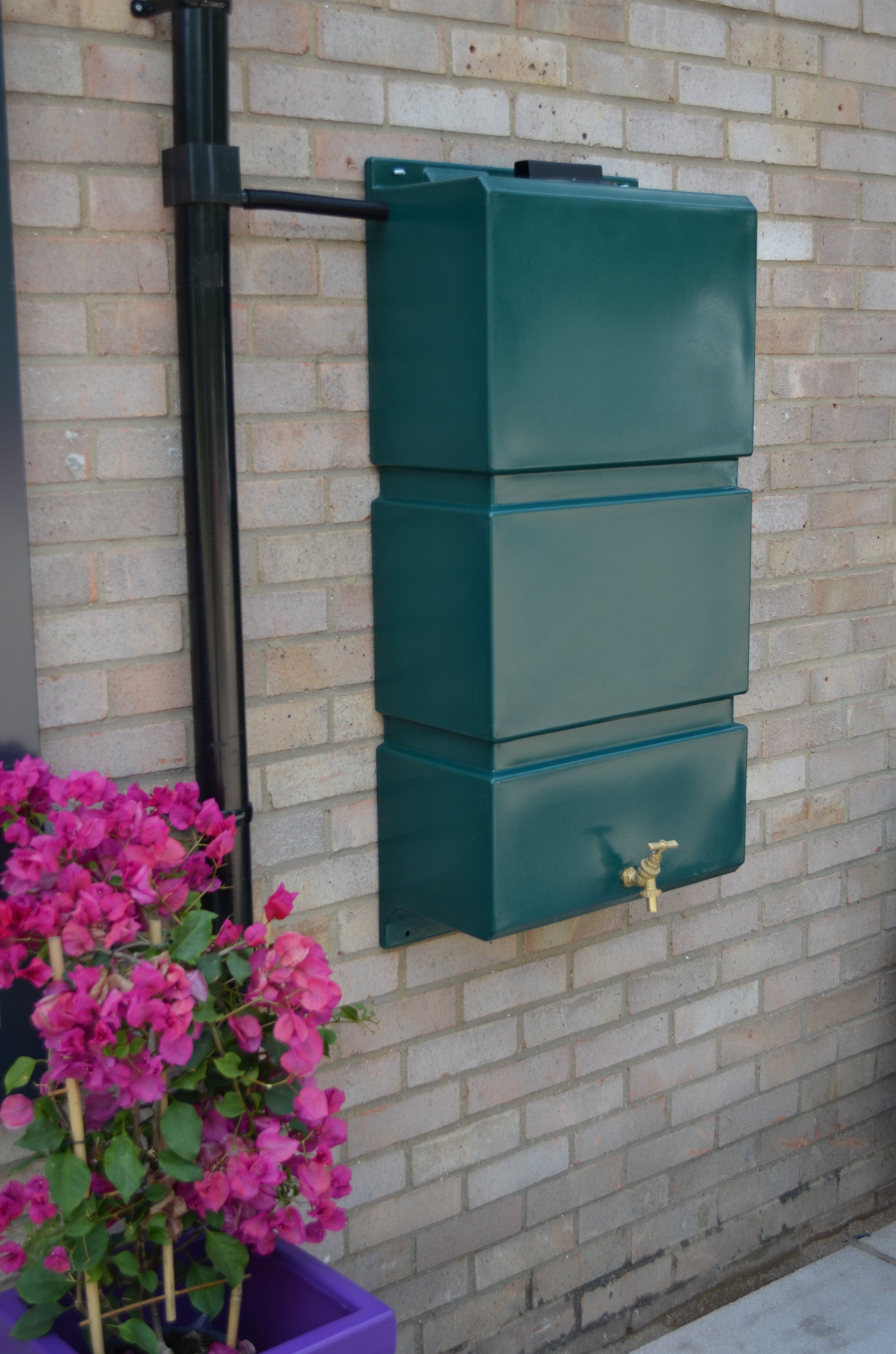 100 Litre Wall Mounted Water Butts - Green