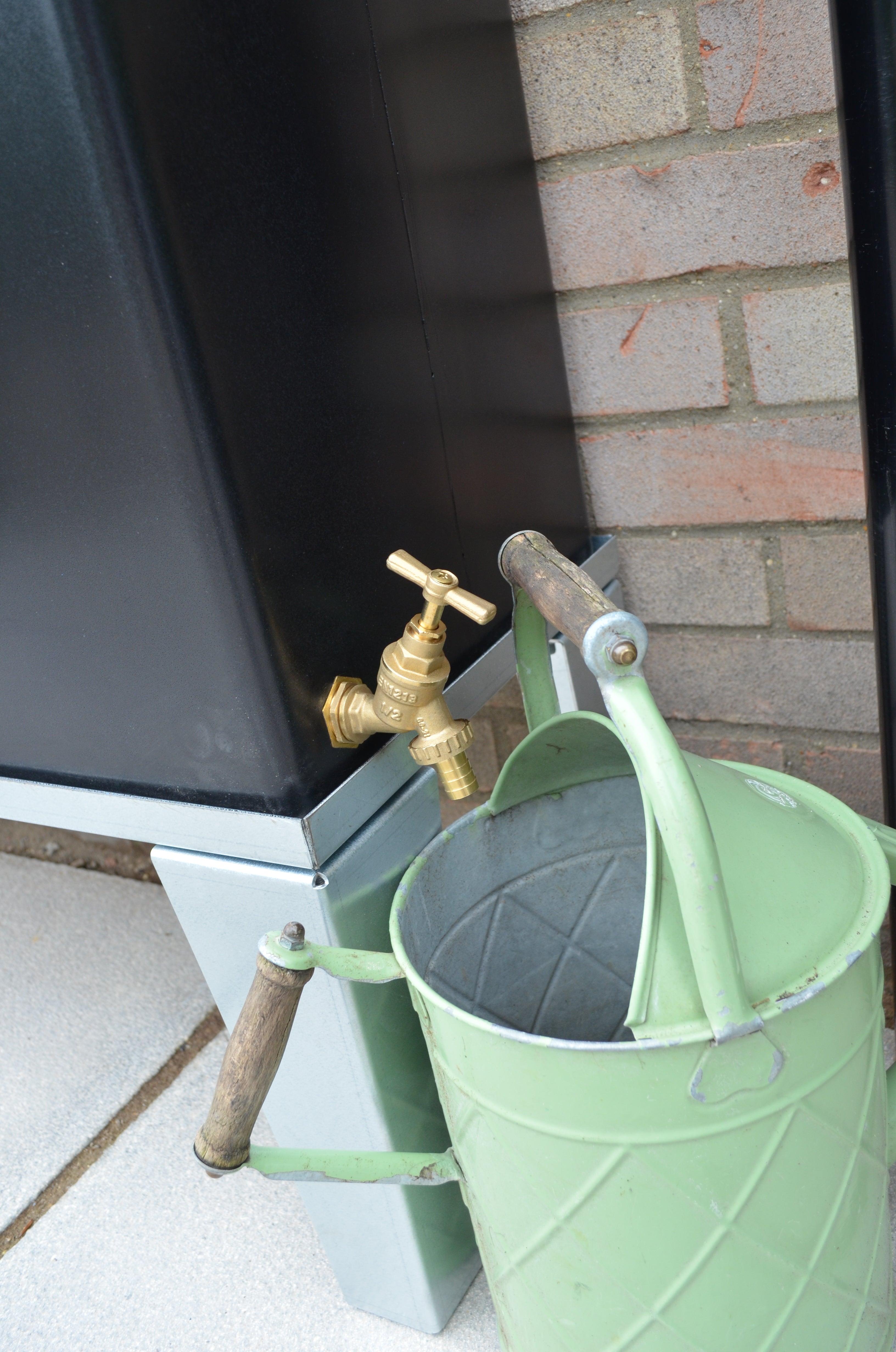 250 Litre Slimline Water Butt in Black