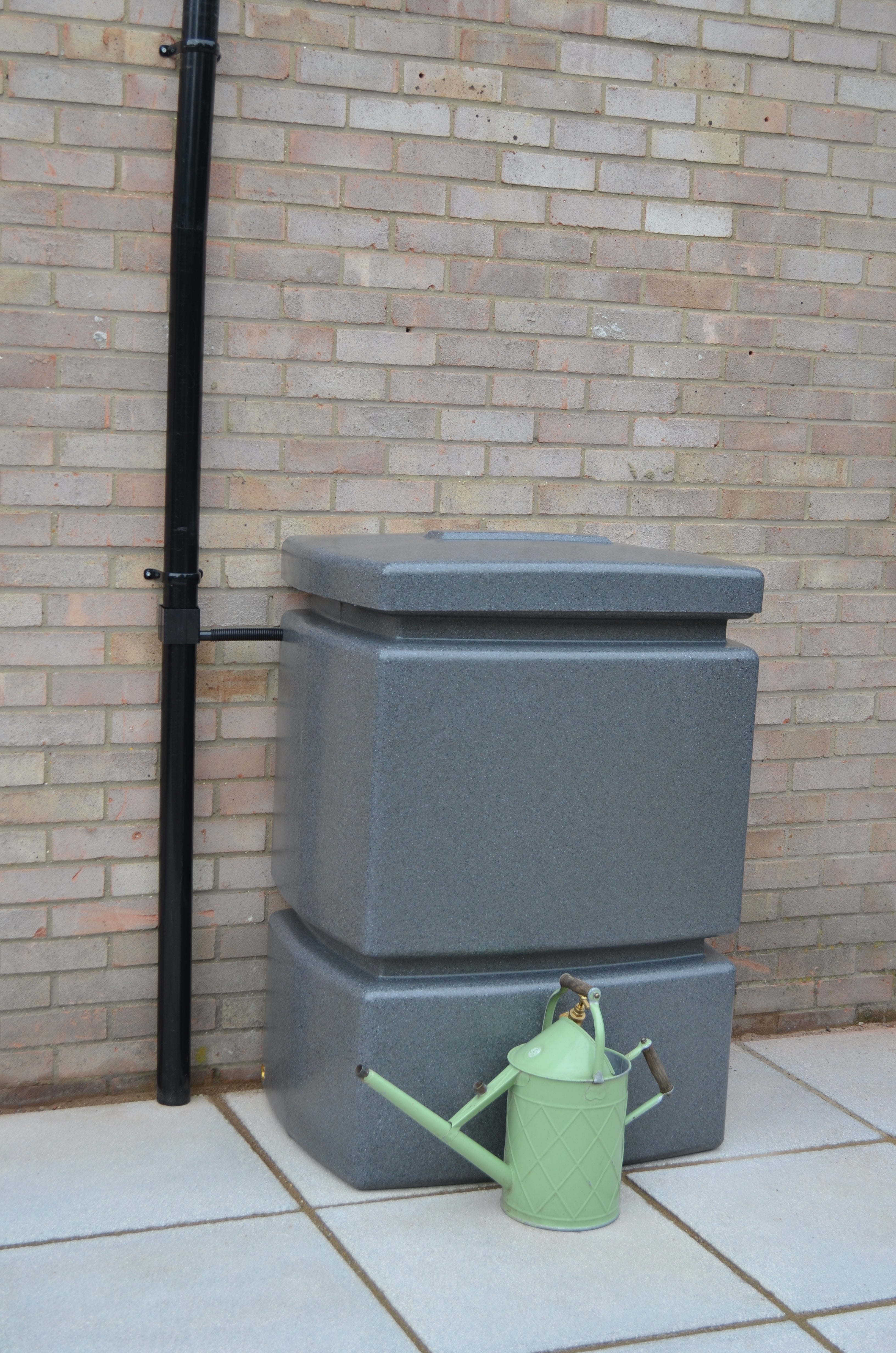 525 Litre Pillar Water Butt in Millstone