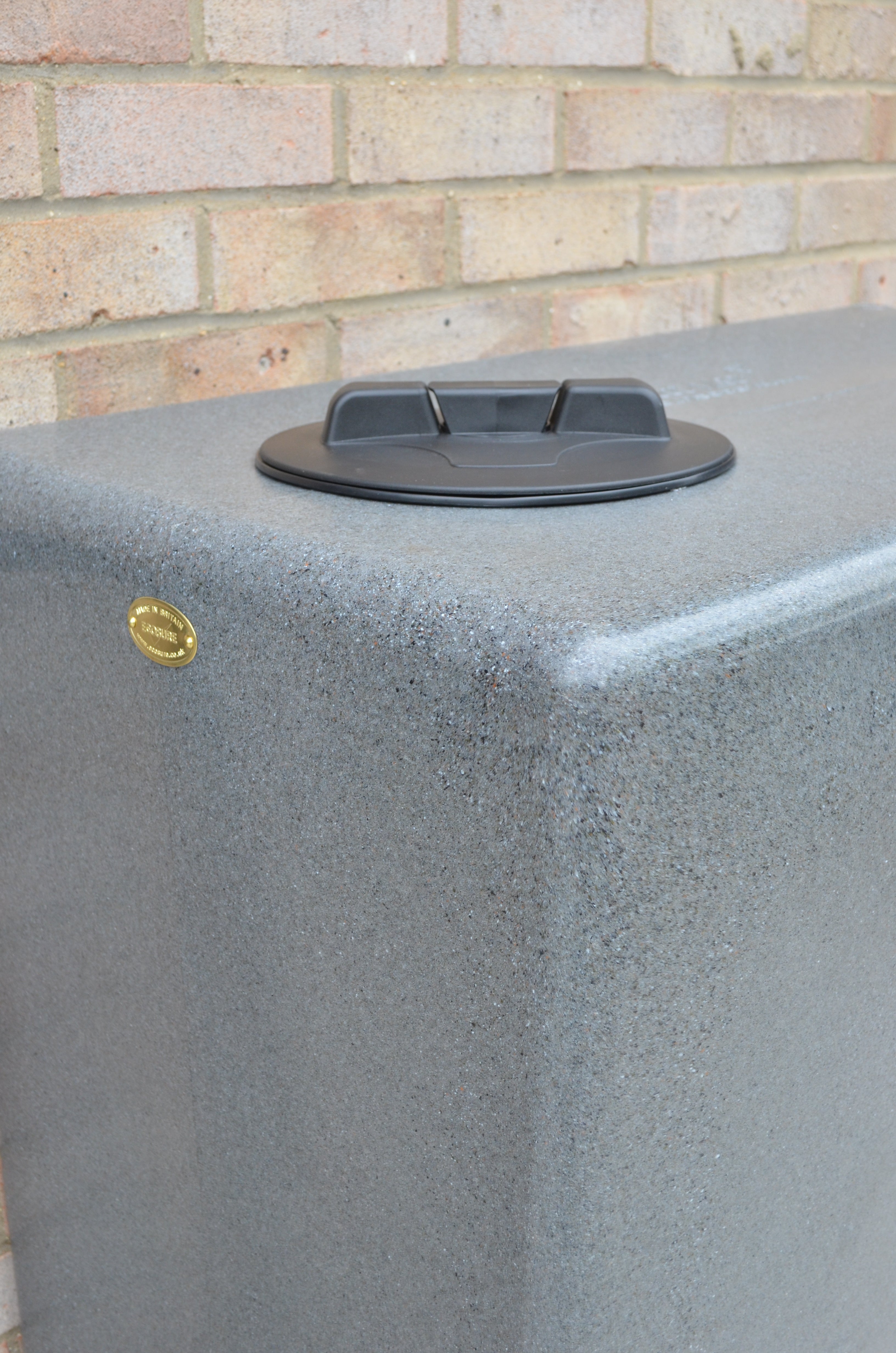 500 litre millstone 9'' lid