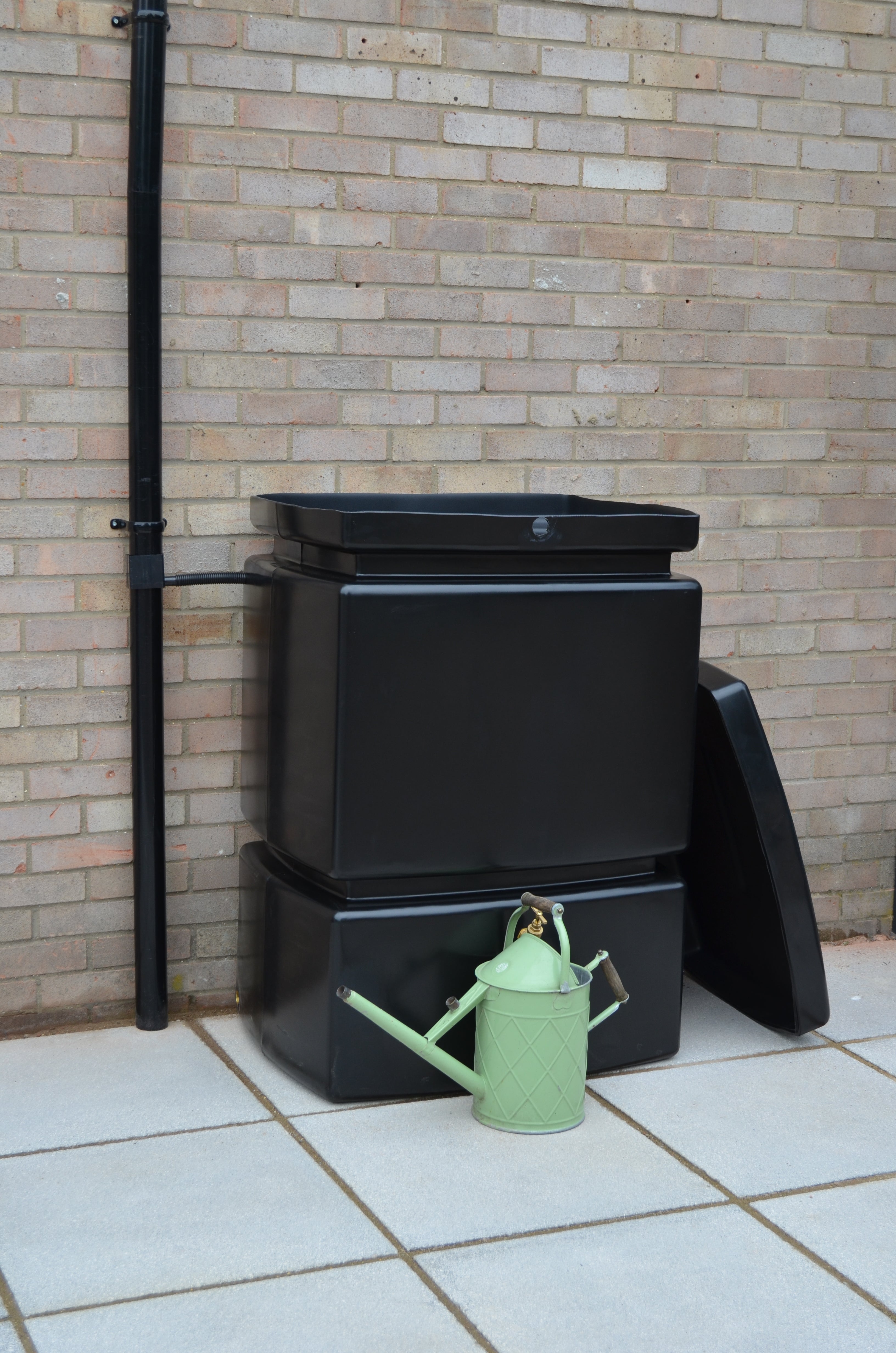 525 Litre Pillar Water Butt in Black