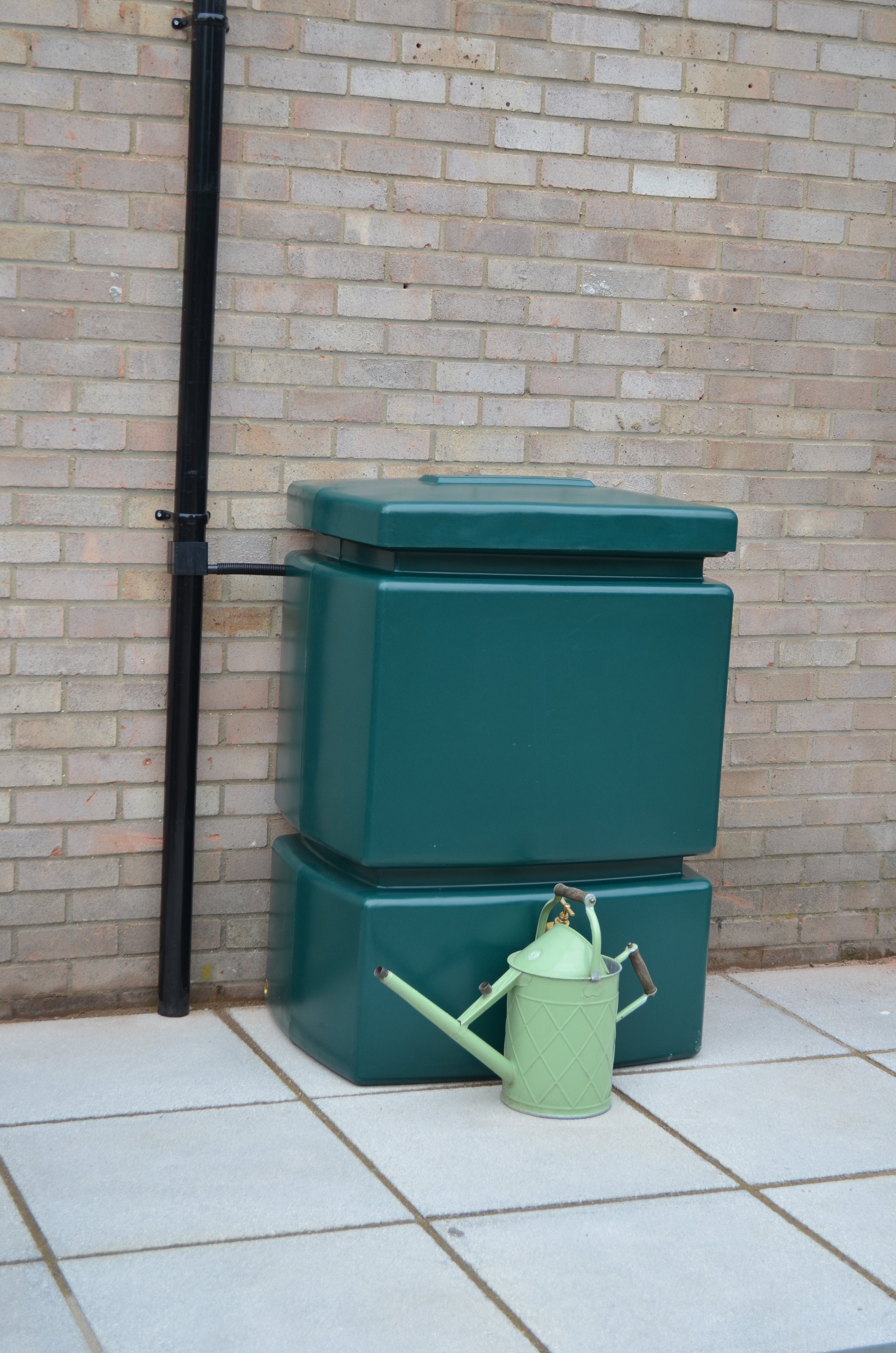 525 Litre Pillar Water Butt in Green