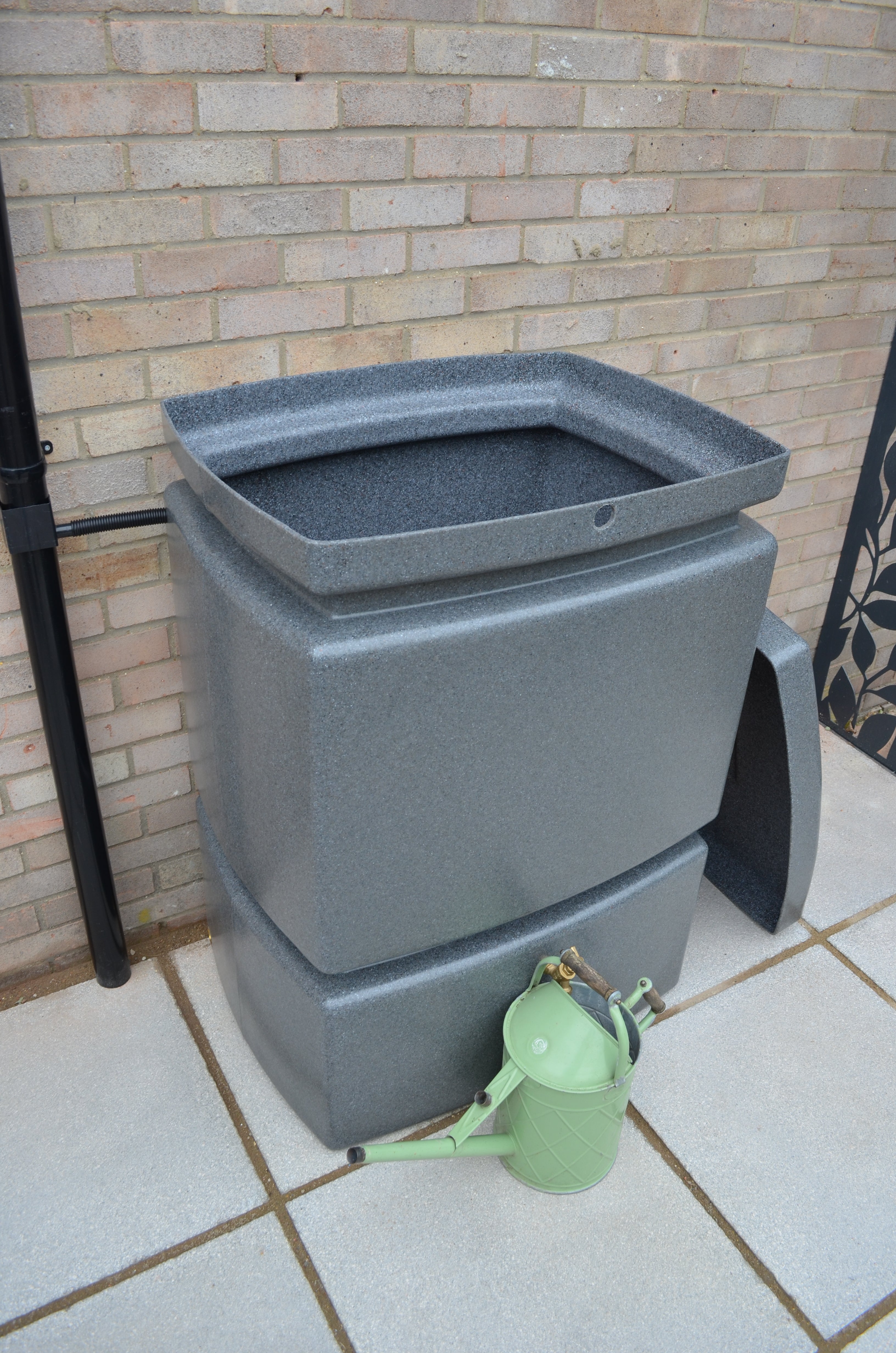 525 Litre Pillar Water Butt in Millstone