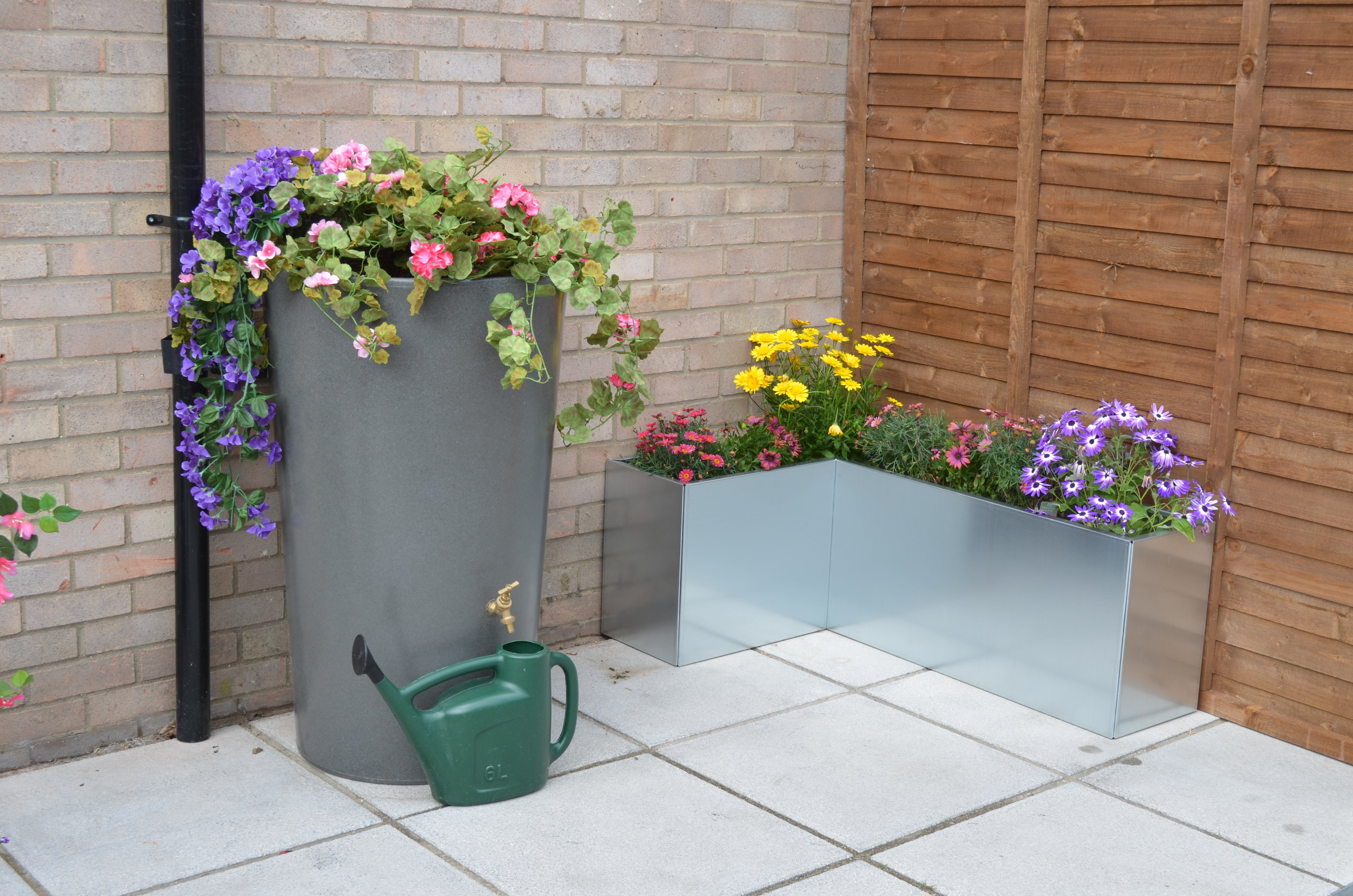 Large Raised Bed Corner Planter - L-Shaped 800 x 600