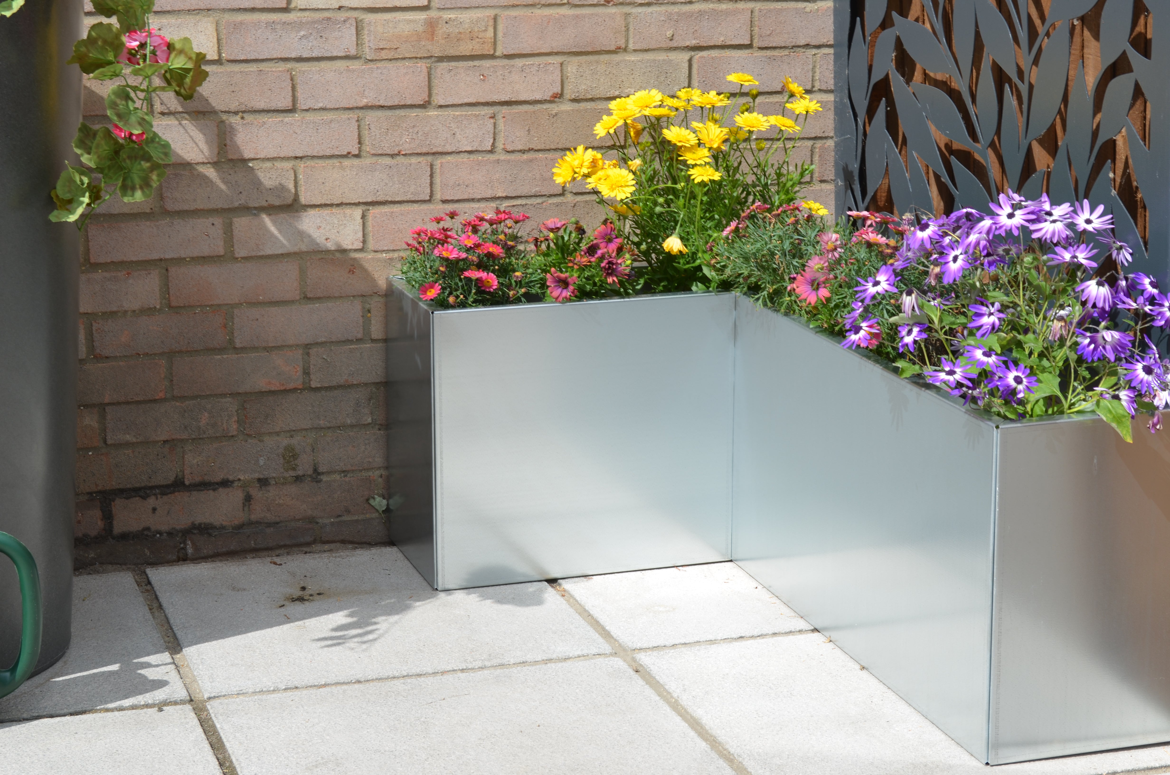 Large Raised Bed Corner Planter - L-Shaped 800 x 600