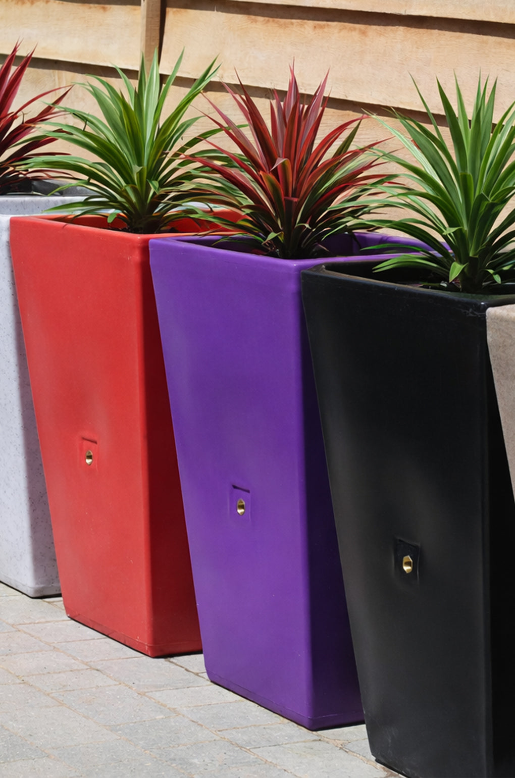 90 Litre Water Butt Planter In Black - The Cambridge