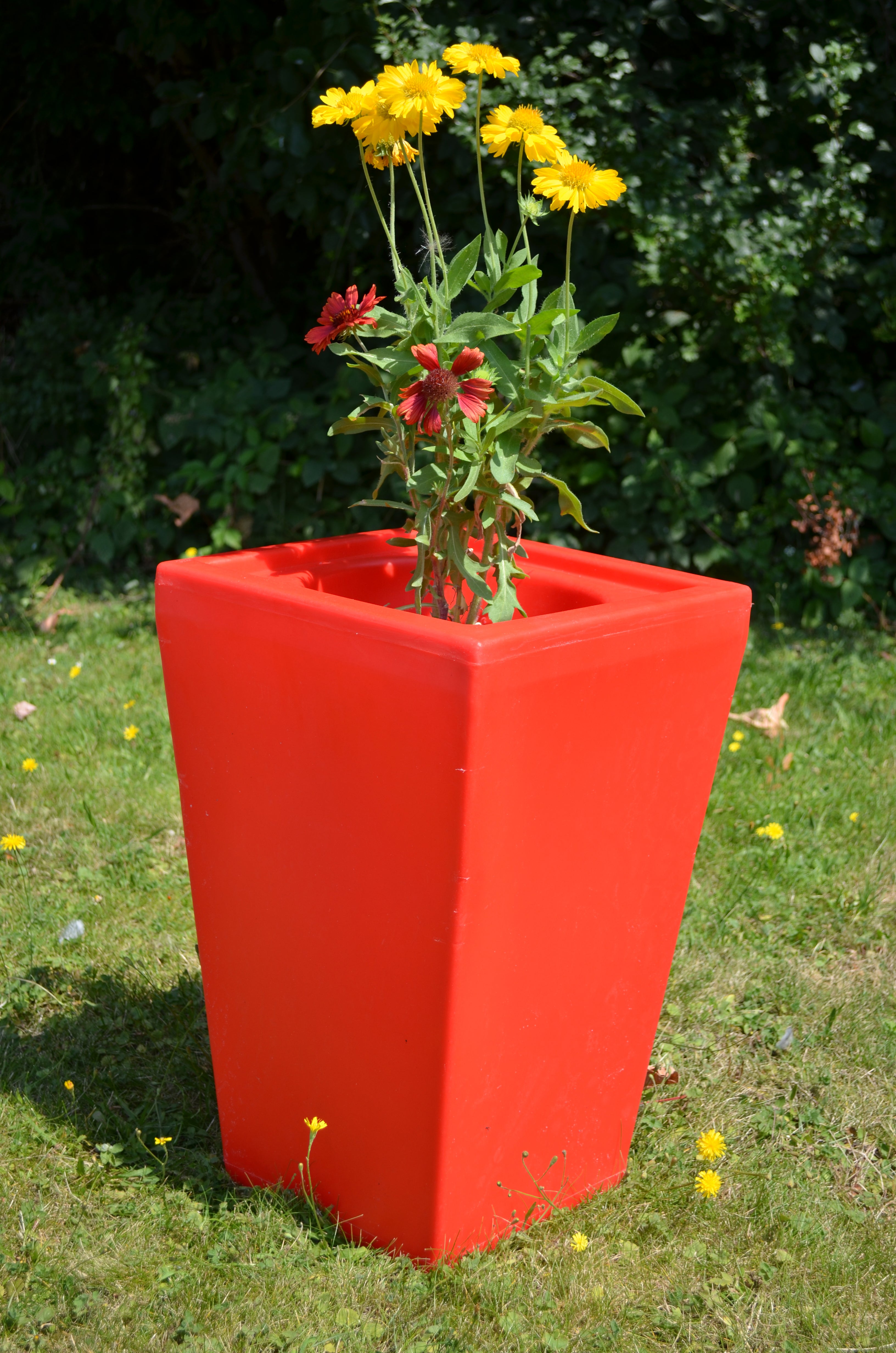 Barrington Garden Planter In Red
